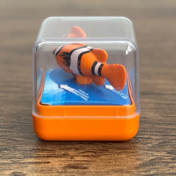 Zuru MINI BRANDS Surprise Toy Series ROBO FISH Orange #108 Nemo Clown Fish - Picture 5 of 6